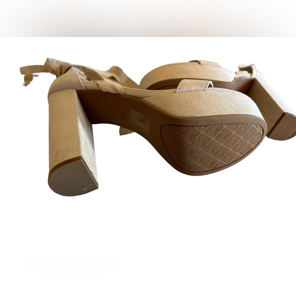 DREAM PAIRS size 7.5 Chunky High Heel Strappy Platform Sandals nude suede NWOB - Picture 10 of 12